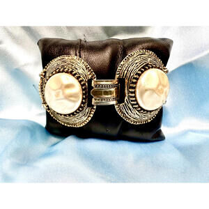 Vintage Bronze Tone Chunky Baroque Faux Pearl Cabochons Bracelet